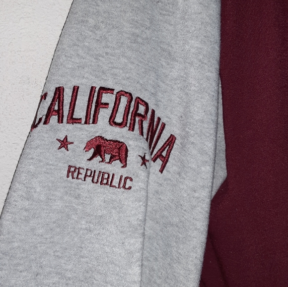 CA Sweater size small - Picture 3 of 4